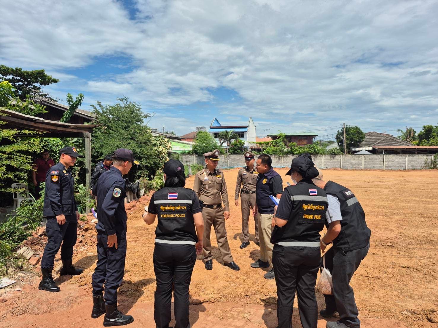 ตำรวจ สภ.เมืองขอนแก่น ผสานกำลังลงพื้นที่ตรวจสอบจุดขุดพบยาเสพติดซุกซ่อนใต้ดิน ภายในเรือนจำกลางขอนแก่น