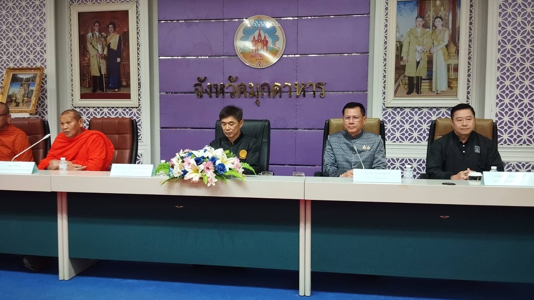 มอบเงินเยียวยา 3 ล้านบาท! ทายาท 10 พระสงฆ์ธุดงค์ เหยื่อรถกระบะชน ขับเคลื่อน "คุ้มครองคน คุ้มครองสิทธิ" ที่มุกดาหาร
