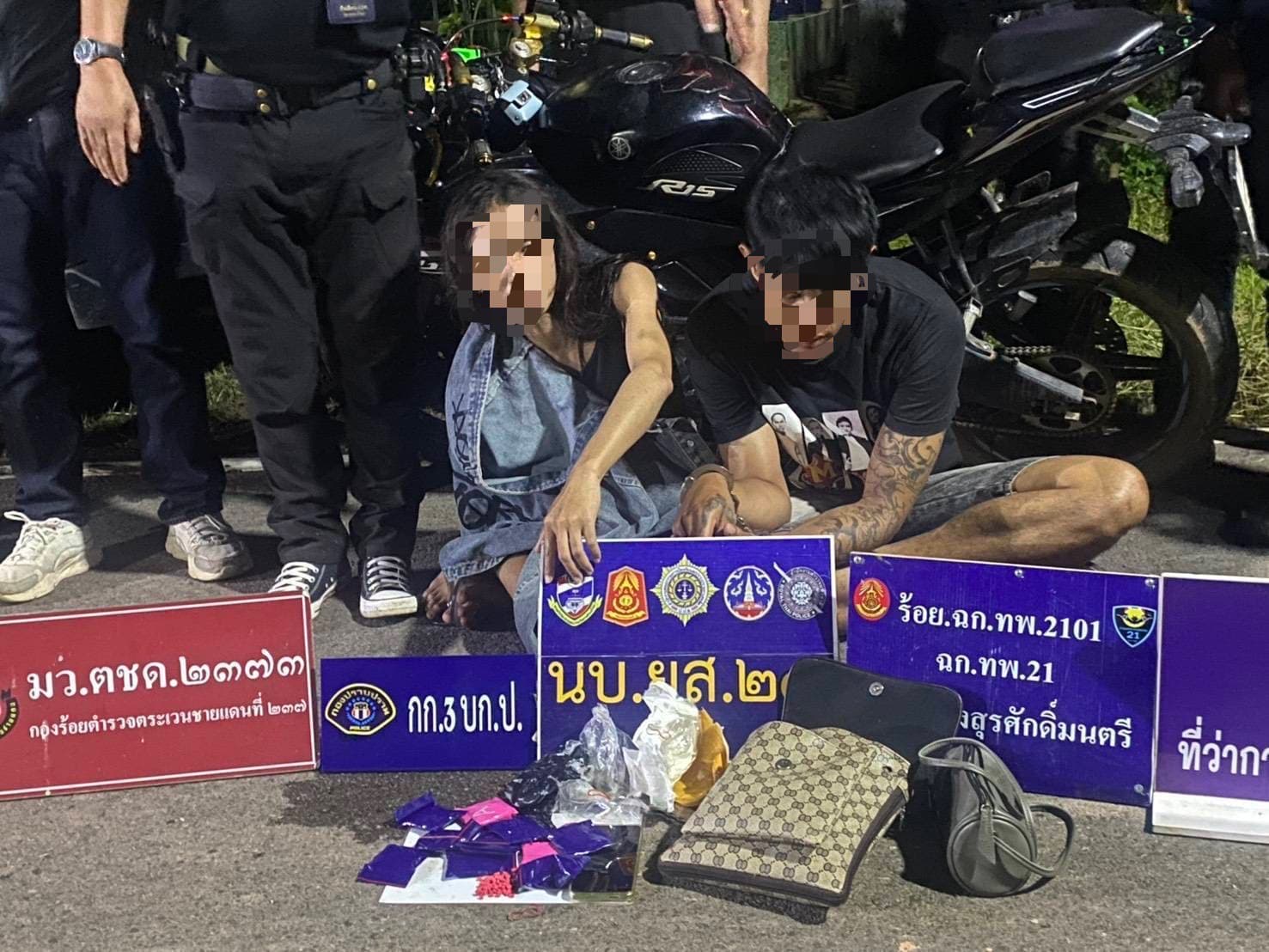 ทหารพราน 2101 สนธิกำลังรวบคู่รักนักส่งยา ยึดยาบ้า 1 มัด คาถนนบ้านแพง สารภาพรับมาจากบึงกาฬเตรียมกระจายรายย่อย