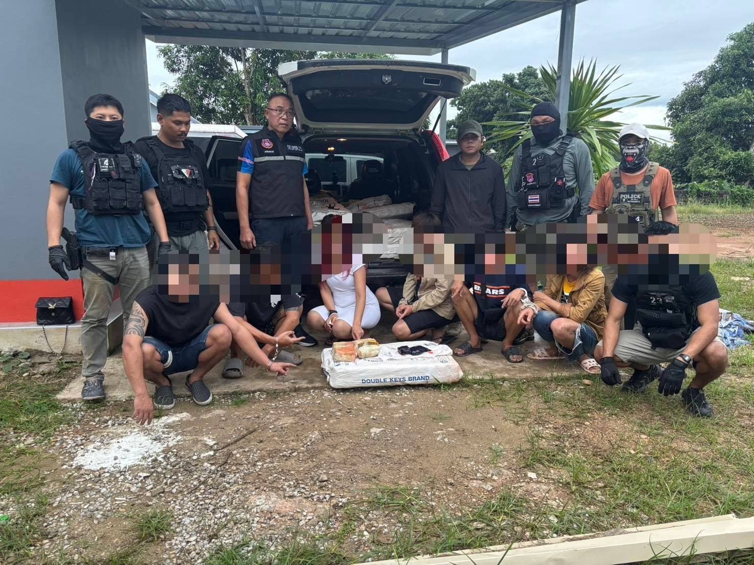 ทหารพราน-ตชด. ทลายรังยาบ้าล็อตใหญ่ สกัดจับ 6 ผู้ต้องหารีสอร์ทดังศรีสงคราม ยึดของกลางบิ๊กล็อตกว่า 3 ล้านเม็ด