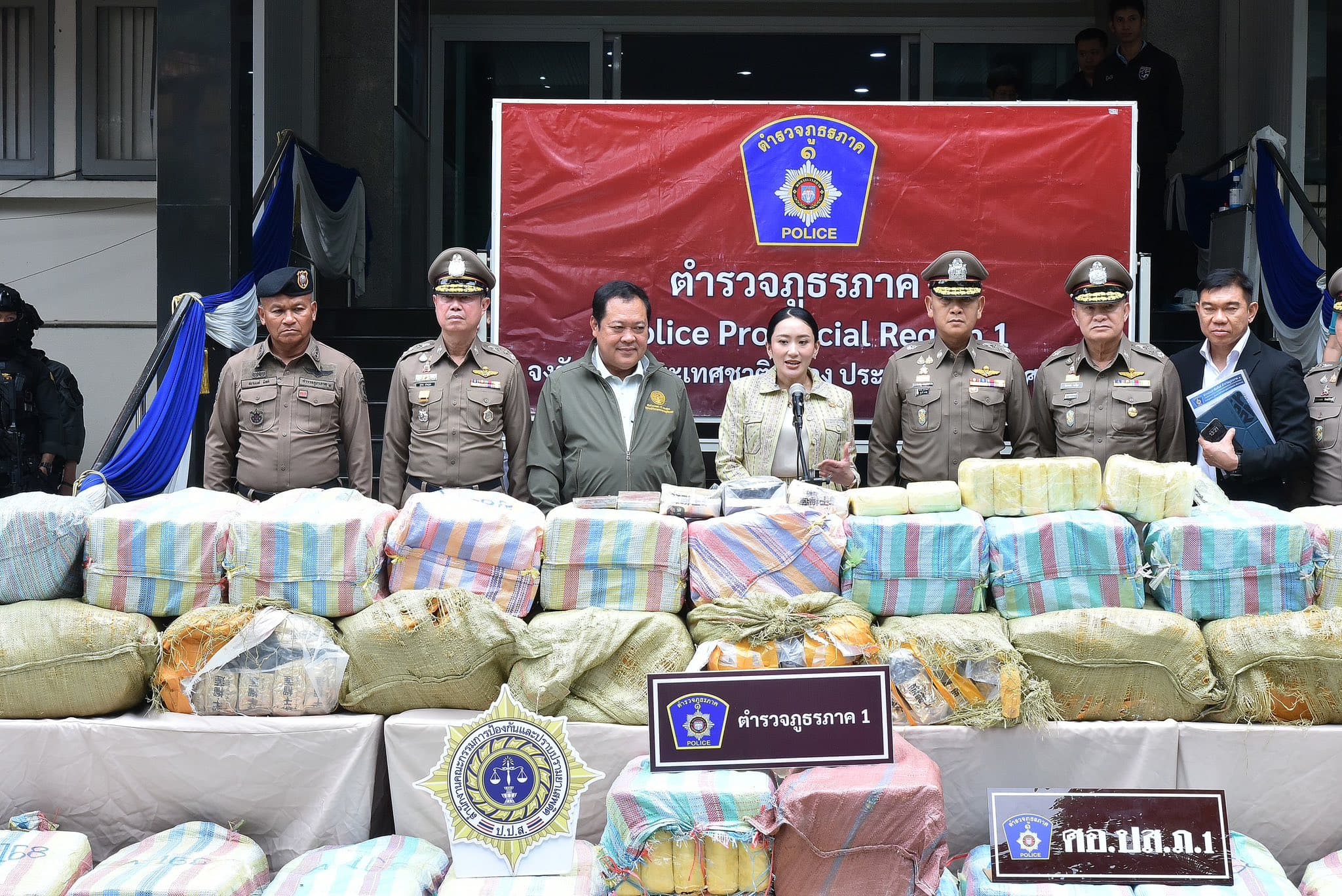 “นายกรัฐมนตรี” แถลงผลงานตำรวจภูธรภาค 1 กัดไม่ปล่อย เกาะติดขบวนการขนยาเสพติด ตามยึดบิ๊กล็อต ยาบ้า 8,732,000 เม็ด ไอซ์ 720 กิโลกรัม