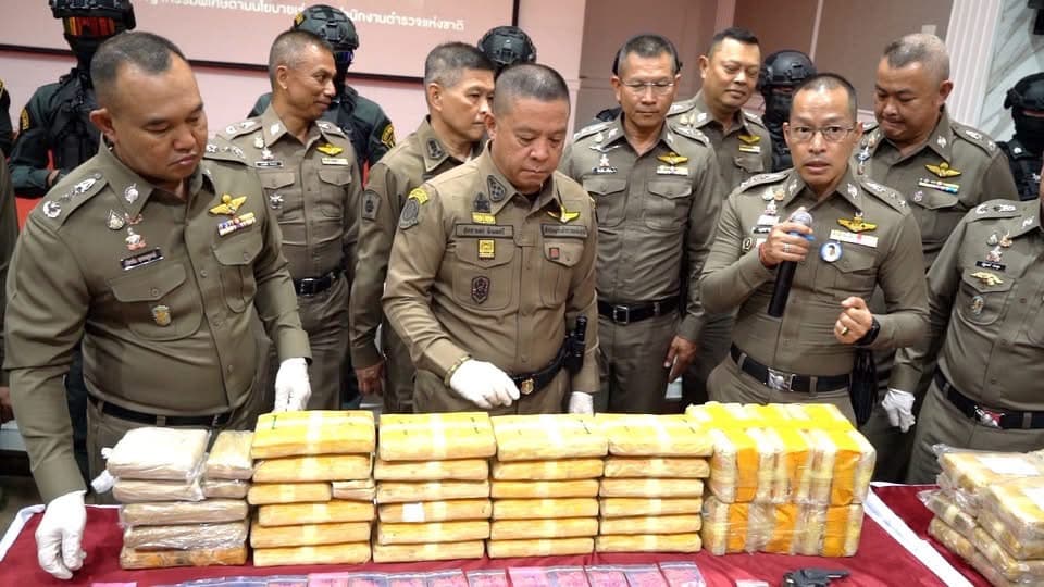 ตำรวจภูธรภาค4 เปิดยุทธการ “นาคราชพิฆาตทรชน” ปราบปรามยาเสพติด อาวุธปืน สิ่งผิดกฎหมาย รวมทั้งหนี้นอกระบบ 7 วัน สามารถกุมคดียาเสพติดได้ 1,528 คดี ยึดของกลางยาบ้าได้กว่า 8 แสนเม็ด พร้อมยึดทรัพย์กว่า 19 ล้านบาท