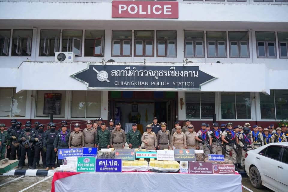 กกล.สุรศักดิ์มนตรี จับกุม ผู้ลักลอบยาบ้า กว่า 5ล้านเม็ด ในพื้นที่ ต.ปากตม อ.เชียงคานจ.เลย สารภาพฉวยโอกาสขณะทหารอยู่ระหว่างสู้รบกัมพูชา
