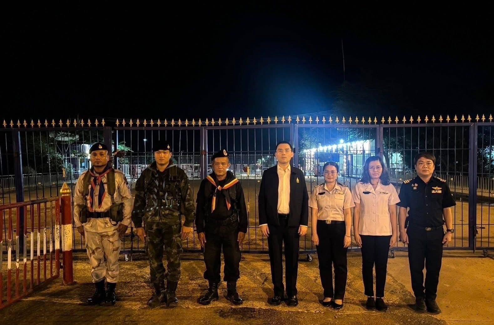 นายด่าน แจงปม กัมพูชาซื้อเกลือไทยไปให้ทหารกัมพูชาในป่า กว่า 2 พันตัน เบื้องต้นไม่จริง วอนอย่าปันข่าวให้ชาวบ้านแตกตื่น จนเป็นปัญหาระหว่างประเทศอีก