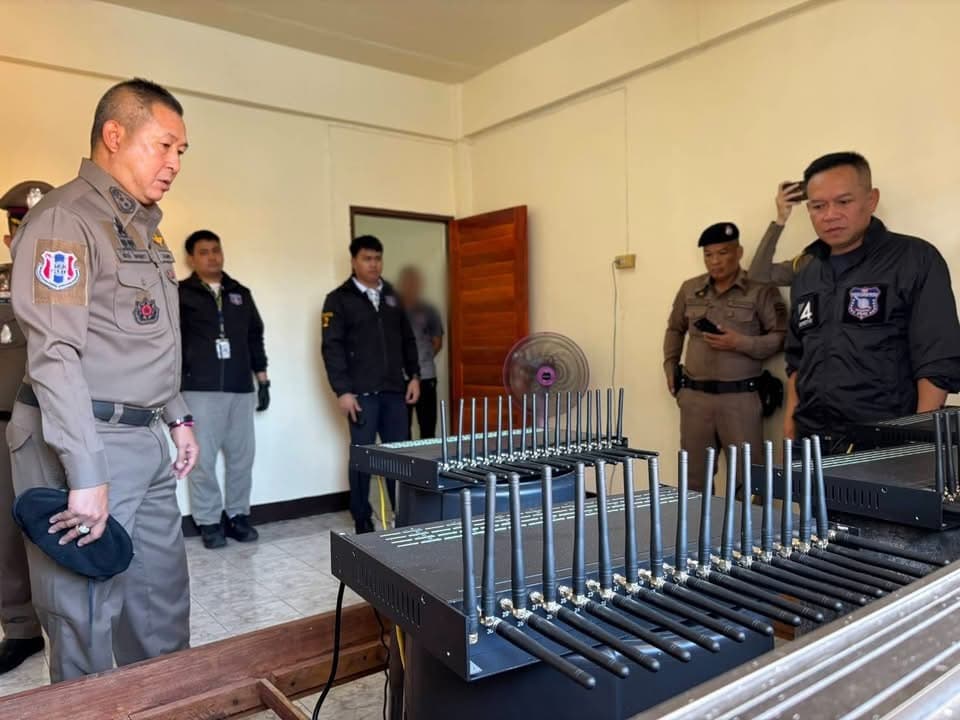 ตำรวจภูธรภาค 4 ตรวจยึดซิมบ็อกซ์ในตึกแถวกลางเมืองมุกดาหาร