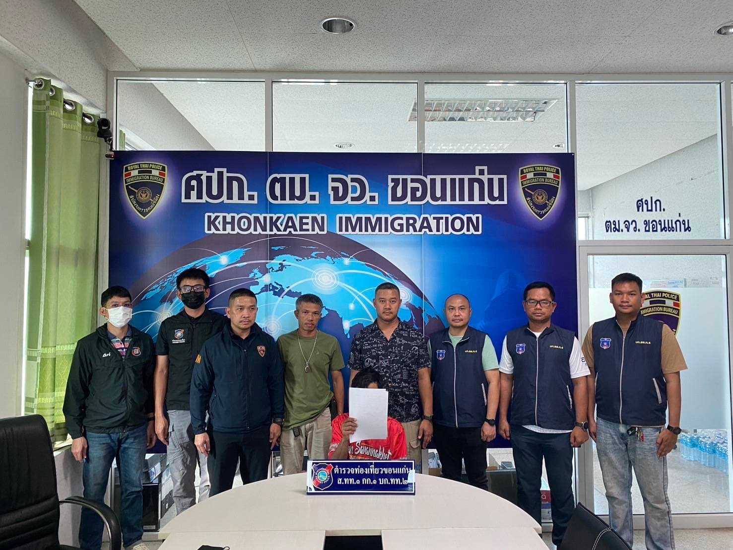 "ตม.ขอนแก่น ปูพรมจับกุมต่างด้าวลักลอบทำงาน ย่านตลาดโบ๊เบ๊ขอนแก่น”