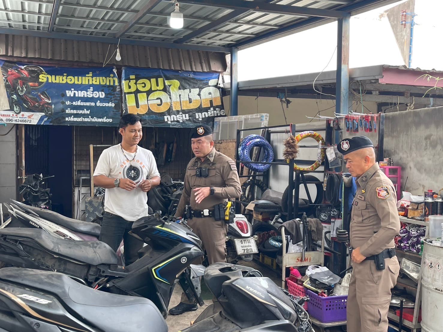 ตำรวจเมืองขอนแก่น ตรวจสอบร้านซ่อมรถจักรยานยนต์โกงค่าซ่อม ดองรถ ขู่ทำร้ายลูกค้า และย้อมแมว อะไหล่เก่าเป็นใหม่ มีผู้เสียหายจำนวนมาก