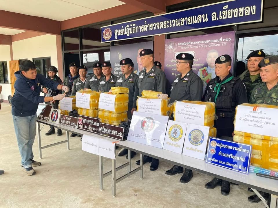 กองกำลังผาเมือง  สกัดกั้นกลุ่มขบวนการลักลอบลำเลียงยาเสพติด ยึดยาบ้า จำนวน 1,100,000 เม็ด ในพื้นที่ อำเภอเวียงแก่น จังหวัดเชียงราย