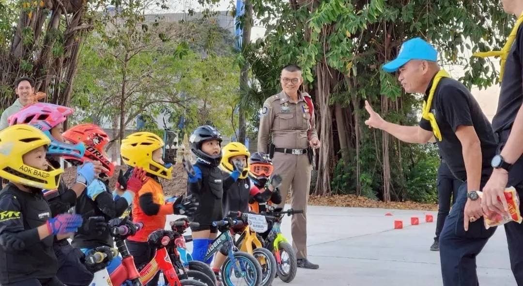 สงขลา// ฝ่ายปกครองสะเดาตรวจยึดยาบ้าริมถนน คลองแงะนาทวี 19,900เม็ด มูลค่ากว่า 579,000บาท