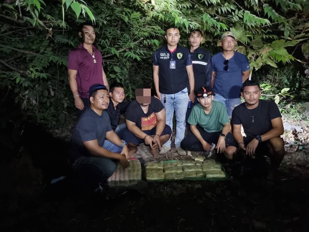 จังหวัดศรีสะเกษ จับกุมเครือข่ายผู้ค้ายาเสพติด ยึดยาบ้า 1 แสน 9 หมื่นเม็ด ยึดทรัพย์สินมูลค่ากว่า 1 ล้านบาท