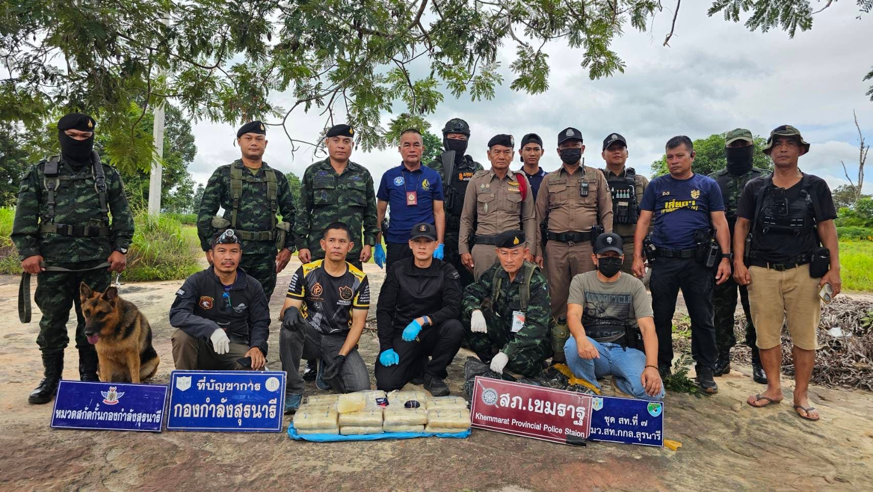 ทหาร-ตำรวจ ลุยตรวจยึดยาบ้า 1.3 แสนเม็ด ซุกริมห้วยฮู เขมราฐ รอดสายตาแก๊งค้ายา