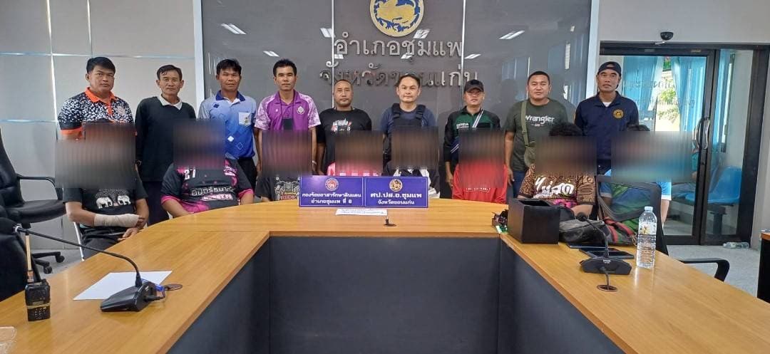 ศป.ปส.อ.ชุมแพ เดินหน้า "Operation 90 Days" บุกค้น 6 จุด ต.ขัวเรียง รวบ 10 ผู้ต้องหา พร้อมยาบ้าเกือบ 1,400 เม็ด