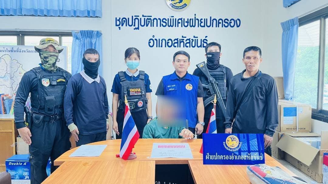 เด็ดปีกพ่อค้ายาวิ่งหนีทุลักทุเล! ปกครองสหัสขันธ์ไล่ตะครุบคาไร่มัน ยึดยาบ้าเกือบ 200 เม็ด