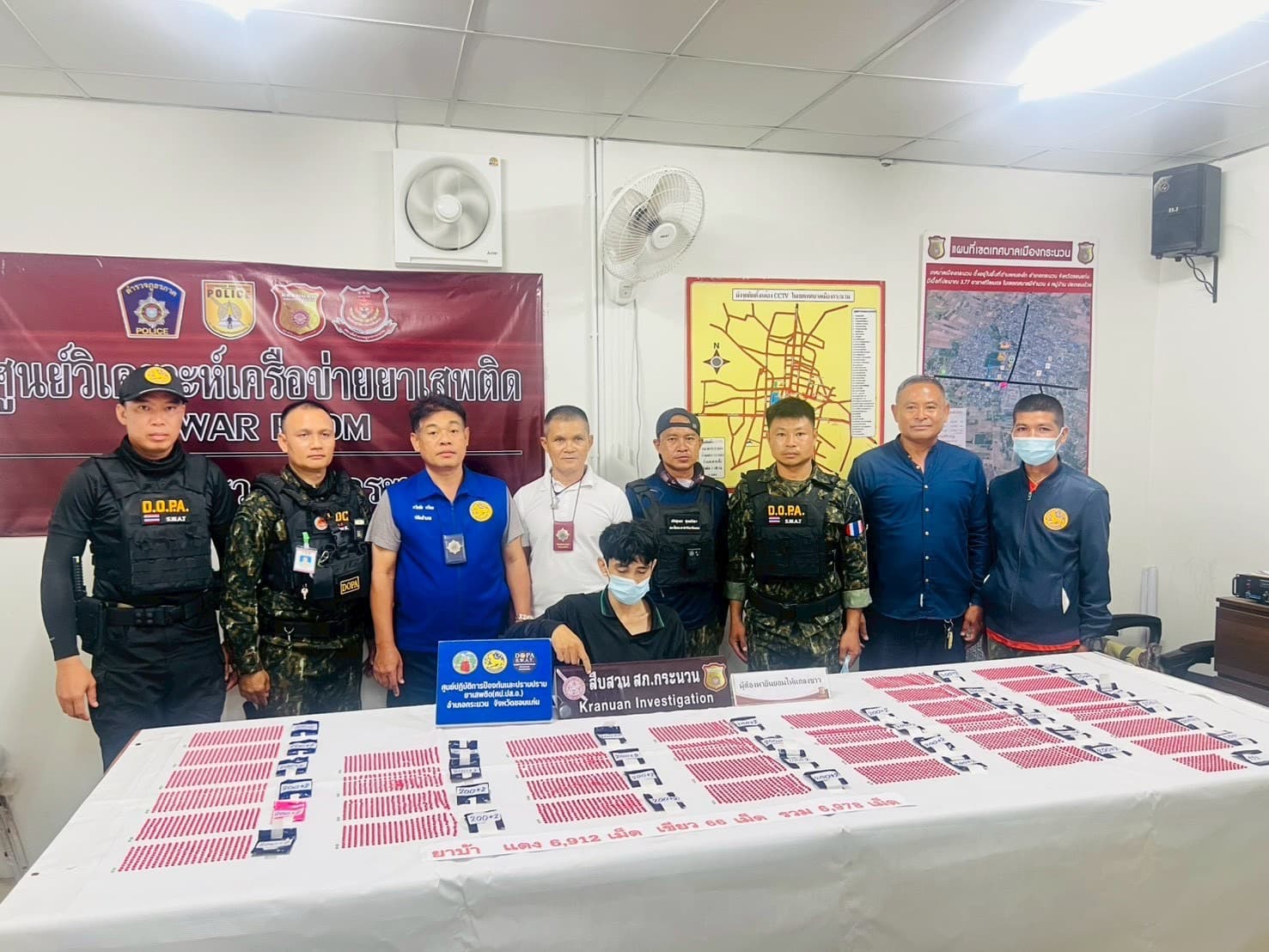 บุกช่องใต้หลังคา! ฝ่ายปกครอง-ตำรวจกระนวน เปิดยุทธการ “พิทักษ์รักษ์กระนวน” รวบ “ไอ้เทิด” เอเย่นต์ใหญ่ ยึดยานรกซุกซ่อนเกือบ 7 พันเม็ด