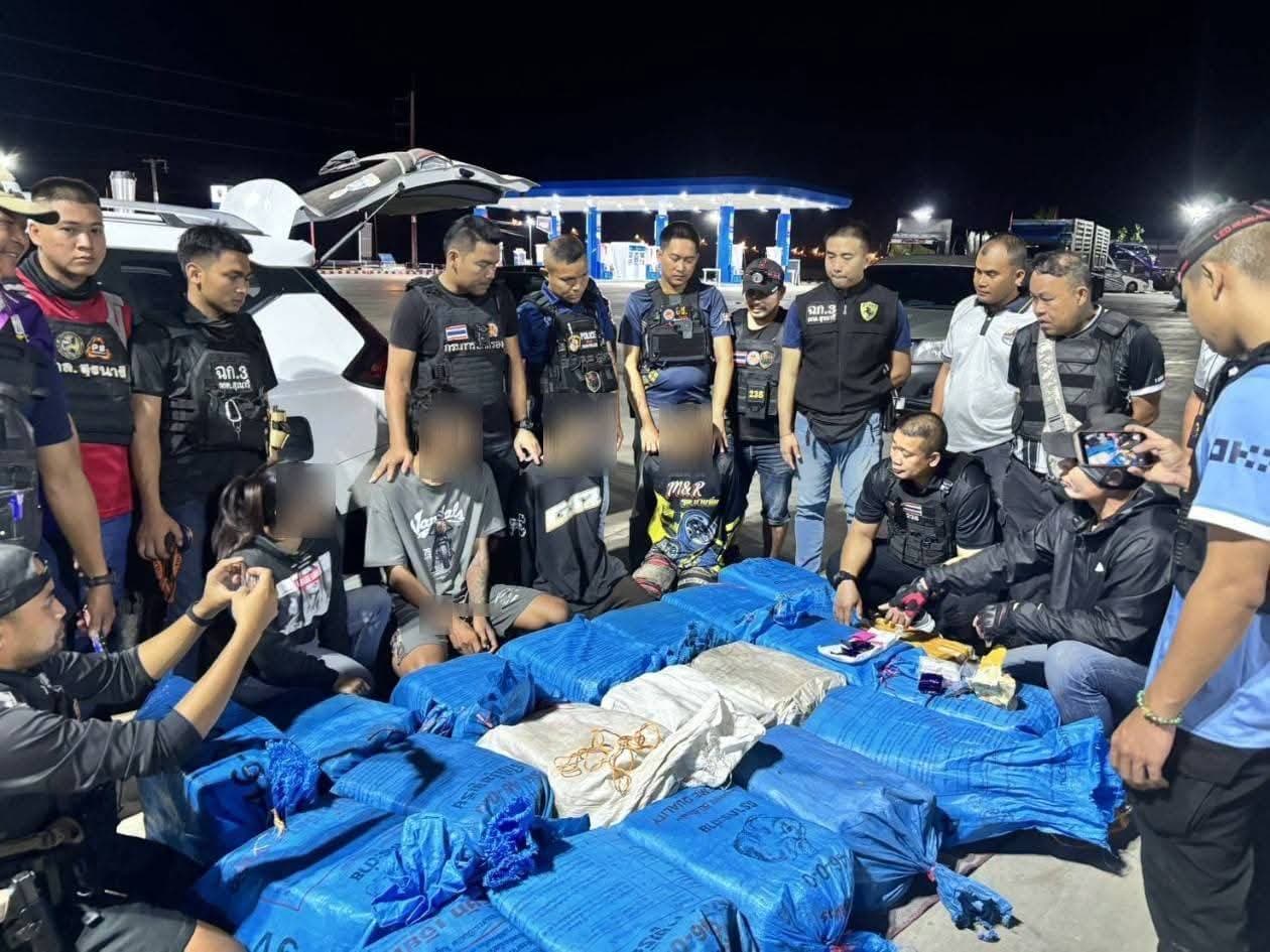 สกัดจับล็อตใหญ่! ชุดปฏิบัติการ 238 พิทักษ์นครลำดวน บุกรวบ 4 ผู้ต้องหา คาปั๊มน้ำมัน ยึดยาบ้า 4 ล้านเม็ด