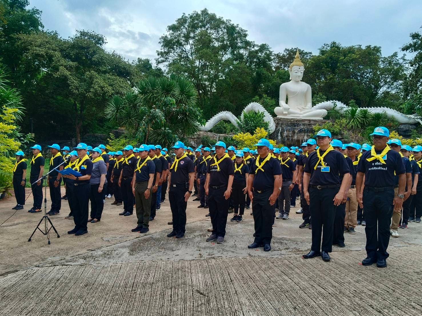 กอ.รมน.จังหวัดขอนแก่น ร่วมกิจกรรมจิตอาสาพัฒนา ปรับปรุงภูมิทัศน์วัดเขื่อนอุบลรัตน์ เนื่องในวันคล้ายวันประสูติ เจ้าฟ้าจุฬาภรณฯ