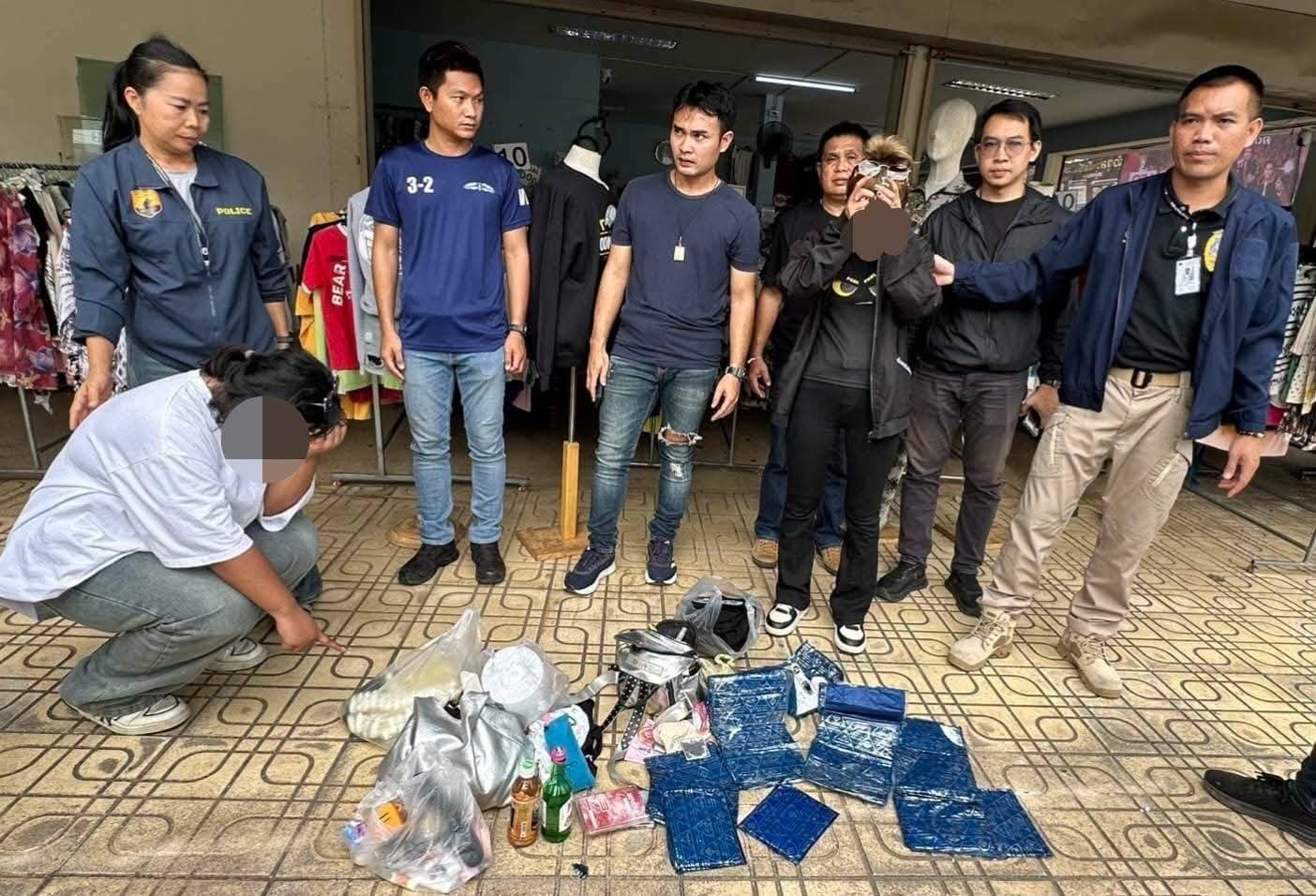 ตร.สืบสวน ภ.จว.หนองคาย รวบ 2 สาวยึดของกลาง "เฮโรอีน-เคตามีน" ซุกกระเป๋าเป้-พันรอบเอว หน้า บขส.หนองคาย