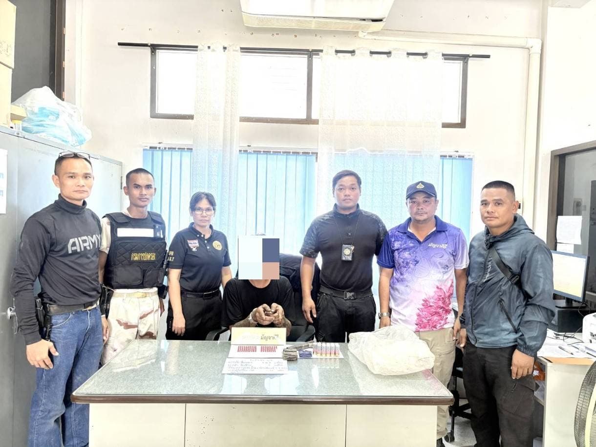 เด็ดปีกเอเย่นต์หนองแปน! ฝ่ายปกครองมัญจาคีรีเปิดยุทธการ 90 วัน บุกรวบหนุ่มวัย 27 คาบ้านพัก ยึดยานรกเกือบ 200 เม็ด พ่วงปืน-กระสุนอื้อ